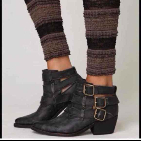 JEFFREY CAMPBELL GENUINE LEATHER POINTED TOE ANKLE BOOT WOMEN'S SIZE 6 - Picture 1 of 14